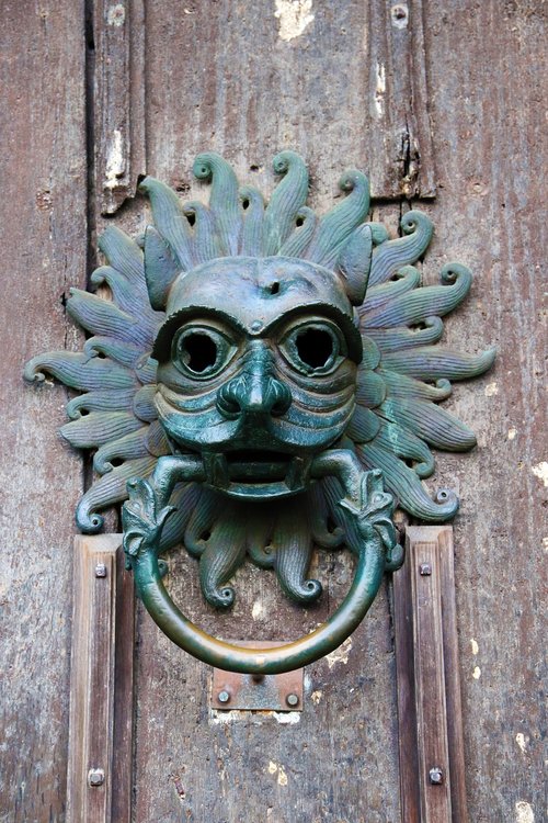 knocker  door  wood