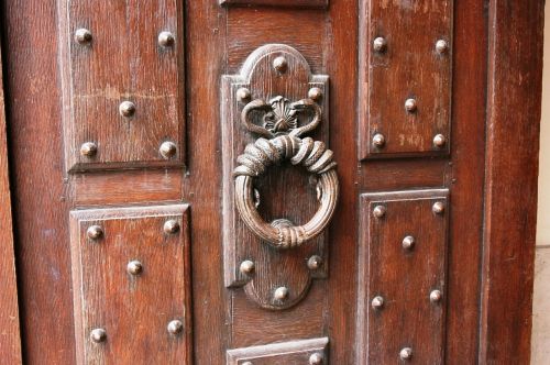 knocker door wooden door