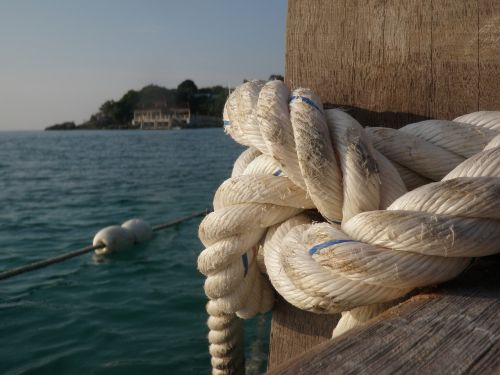 knot sea island