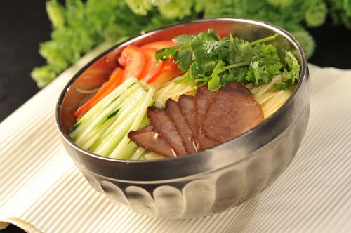 korean cold noodles bacon coriander