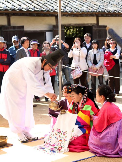 korean traditional wedding bride bridegroom