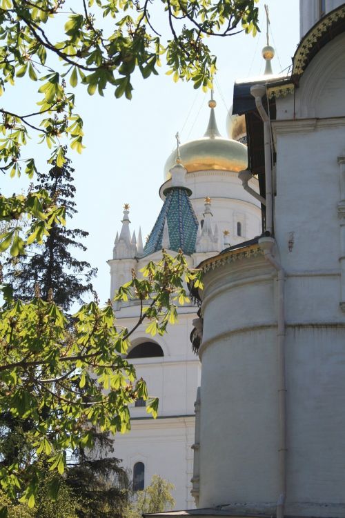 kremlin church square white walls