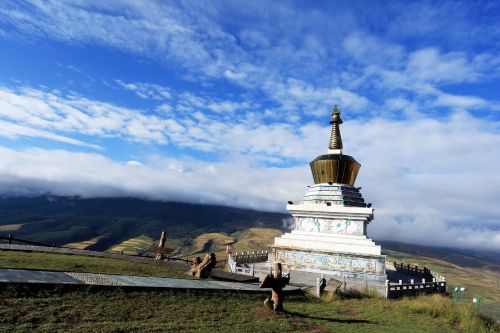 kumbum monastery blue sky white cloud