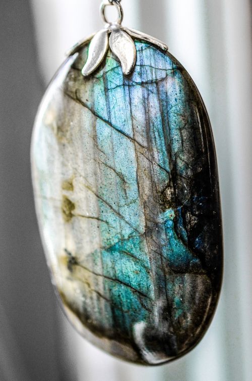 labradorite crystal stone