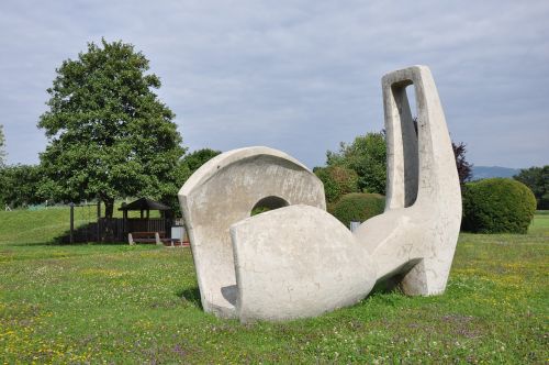 laconnex geneva sculpture