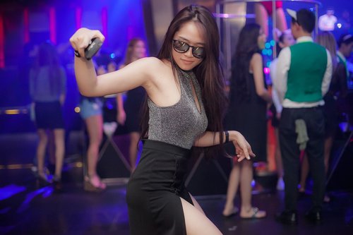 lady  dancing  nightclub