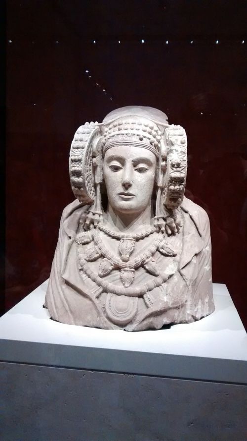 lady of elche archeology sculpture