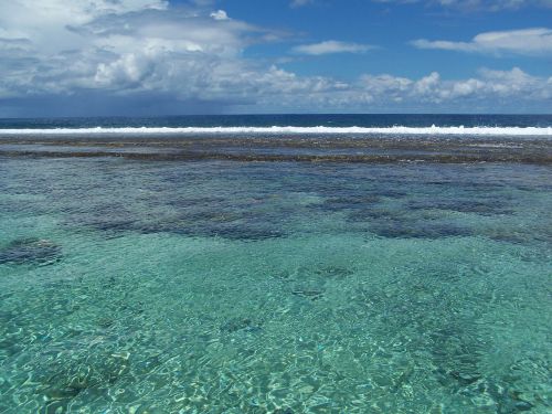 lagoon polynesia sea