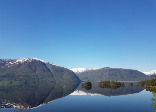 hornindalsvatnet norway mountain