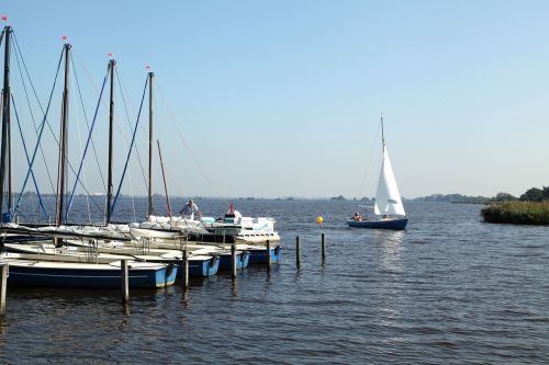 lake sailboats harbour