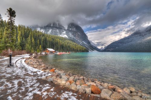 lake mountains nature