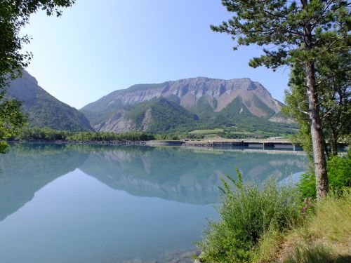 lake spigelbild mountain