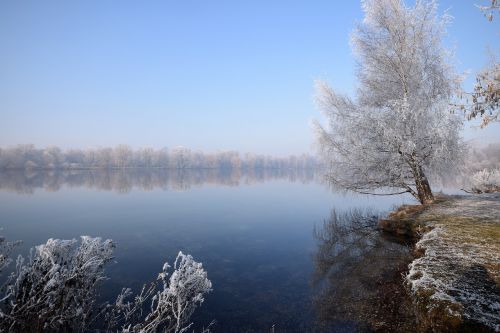 lake cold winter