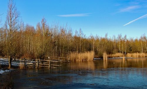 lake frozen winter