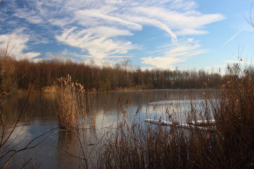 lake frozen winter