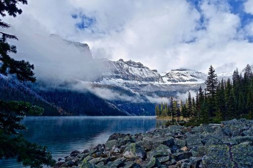 lake wilderness environment