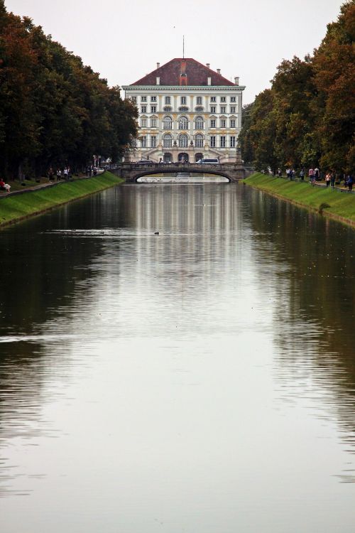 lake castle schlossgarten