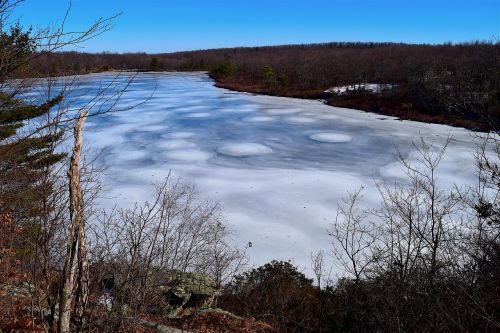 lake frozen winter
