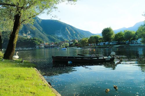 lake boot italy