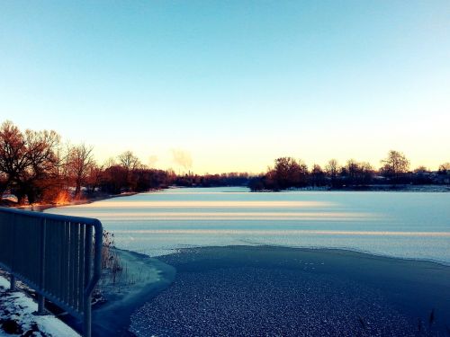 lake frozen cold