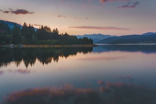 lake water reflection