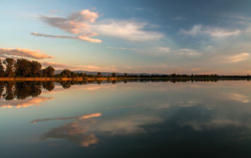 lake water reflection