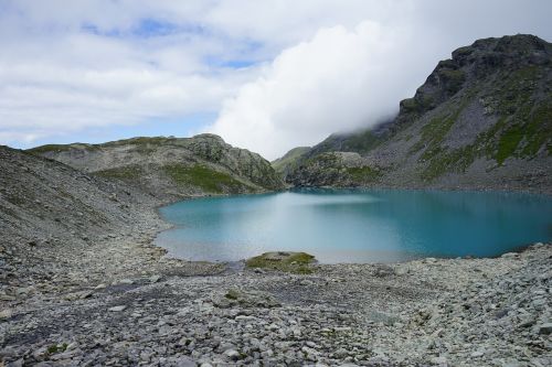 lake mountains hiking