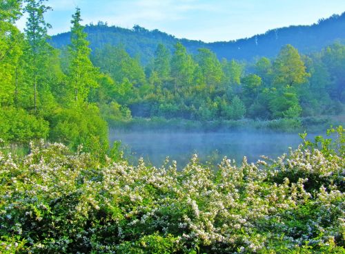 lake mountains north carolina