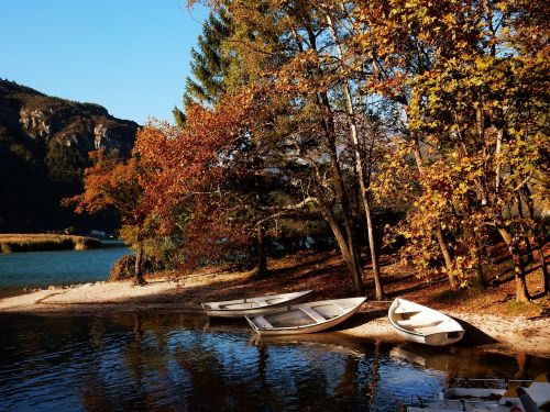 lake autumn nature