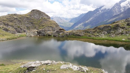 lake  mountain  plateau of emparis france
