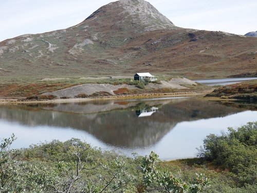 lake  cottage  hut