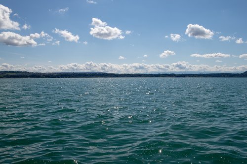 lake  horizon  wide