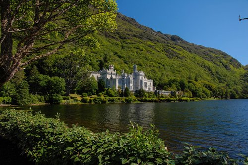 lake  ireland  castle