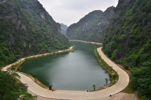 lake  mountain  water