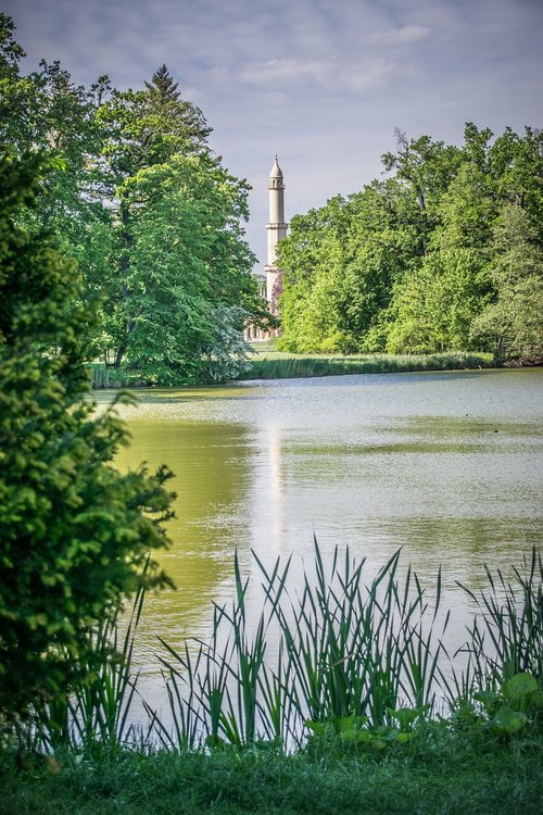 lake  reflection  monument