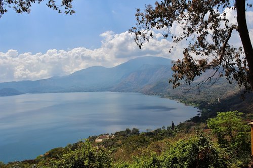 lake  el salvador  coatepeque