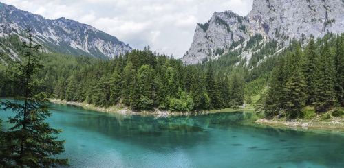 lake water mirroring