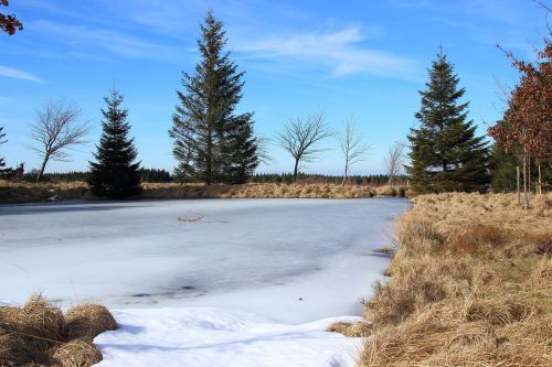 lake frozen landscape