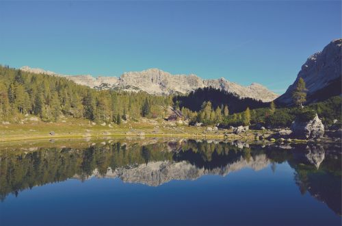 lake water reflection