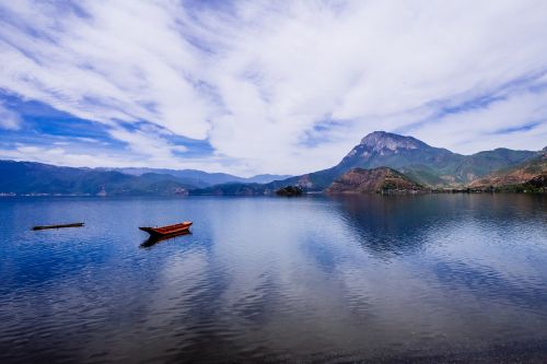 lake water boats