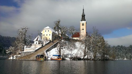 lake bled slovenia castle