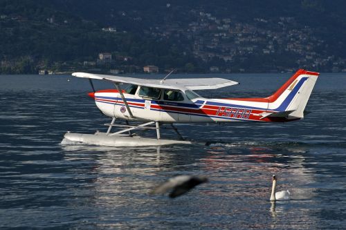 lake como flying aircraft