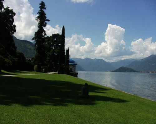 lake como scenic landscape