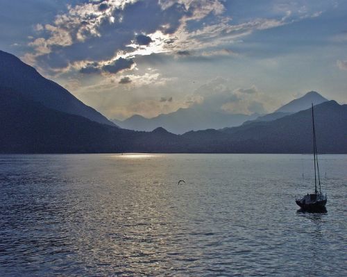 lake como calm mountains