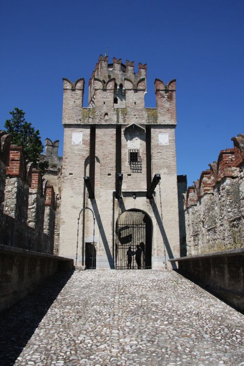 lake garda castle italy