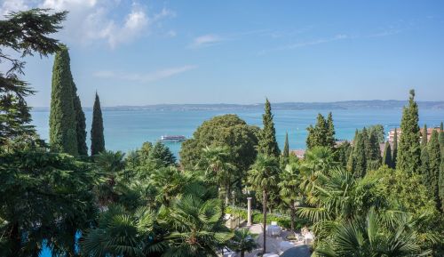 lake garda sirmione italy