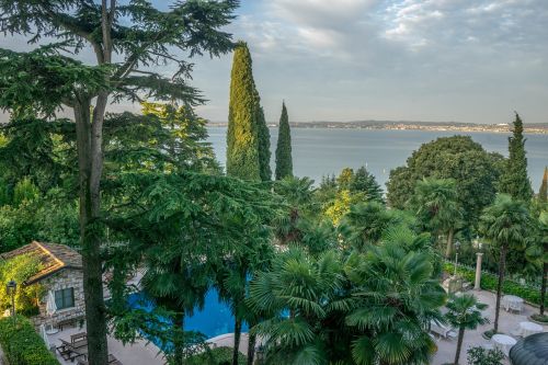 lake garda italy pool