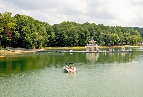 lake lanier lake water