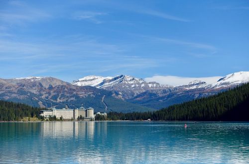 lake louise canada mountains