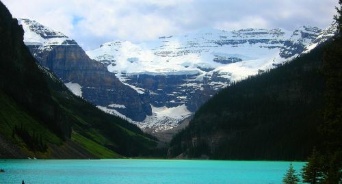 lake louise alberta outdoors